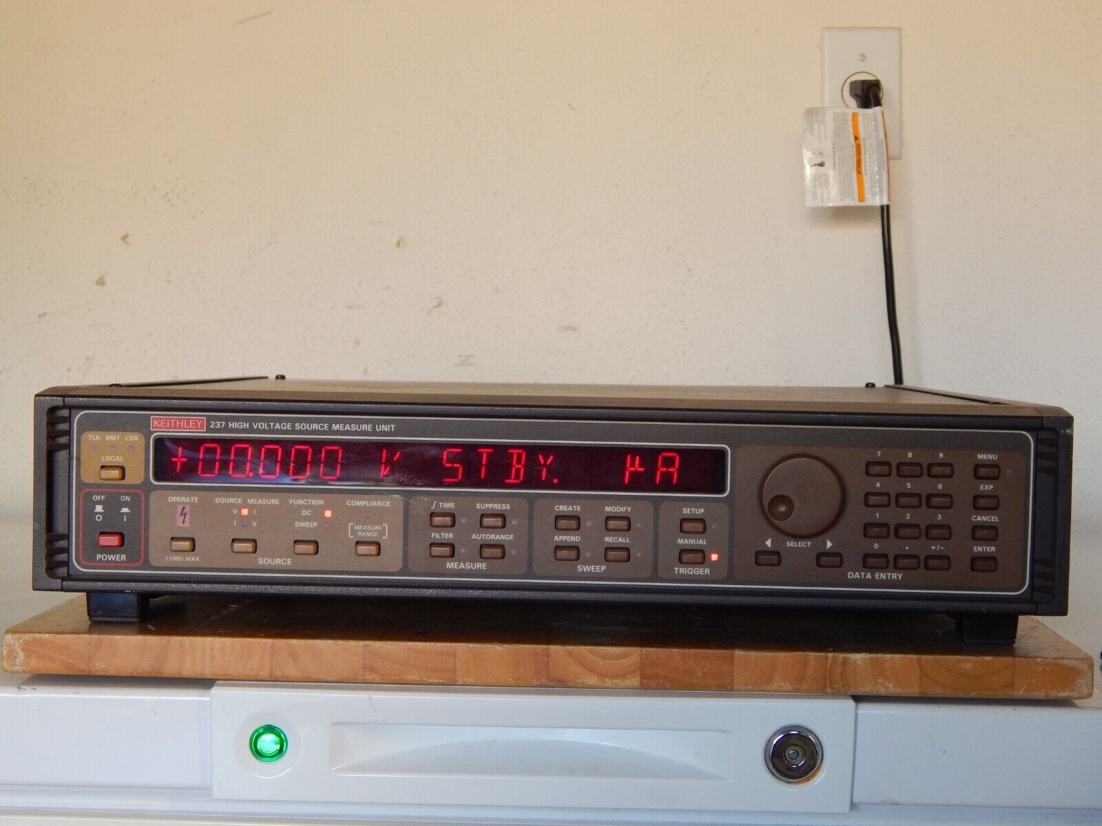Keithley 237 High Voltage source measure unit, GPIB, Tested, 8 In Stock Keithley 237 High Voltage source measure unit, GPIB, Tested, 8 In Stock